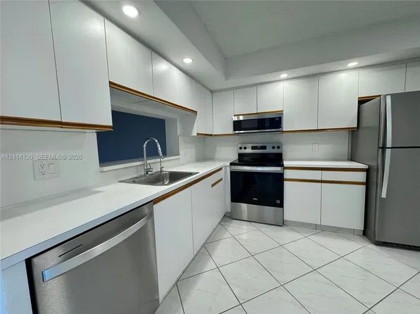 1151 SW 128th Ter APT 304D, Pembroke Pines, FL 33027