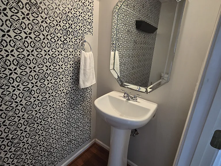 5504 N Fairmount Ave — Photo 11