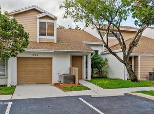 655 Woodgate Cir, Sunrise, FL 33326