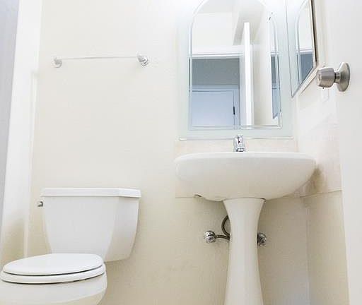 3rd image of 1090 Eleanor Avenue