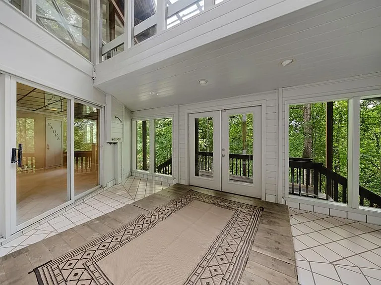 130 Huntcliff Point — Photo 44