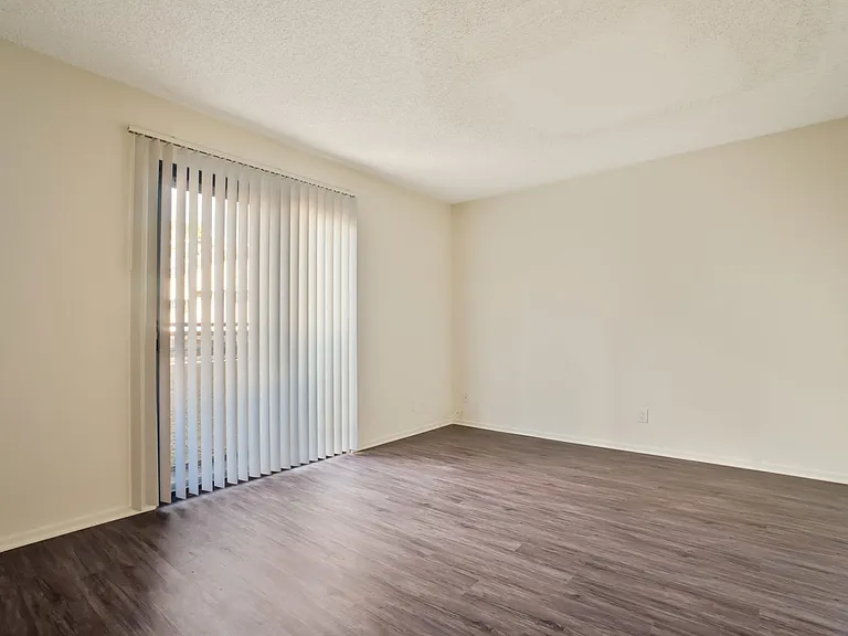 11325 Morrison St — Photo 100