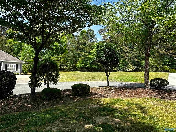 5th image of 158 Ridgewood Cir