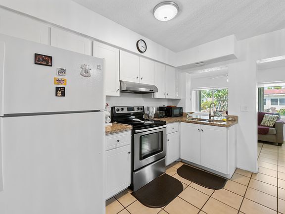 3rd image of 7000 NW 95TH Terrace