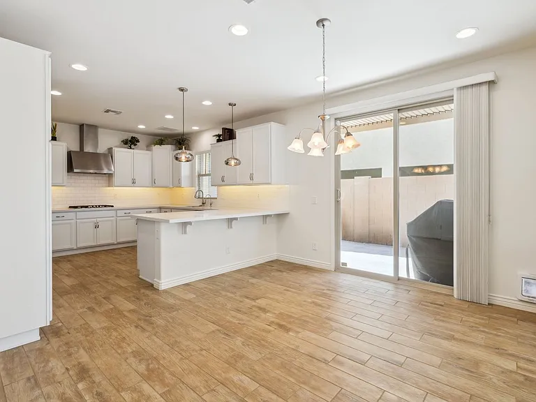 211 E Brinley Dr — Photo 9