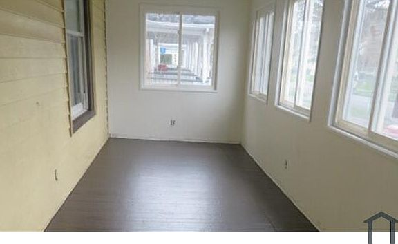 2nd image of 111 Warwick Ave
