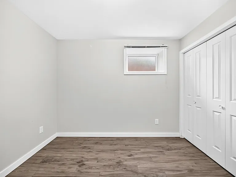 1530 Logan Ave — Photo 9
