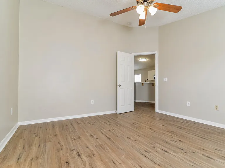 1064 Remington Ave — Photo 10
