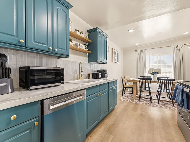1105 W Berkeley Ct — Photo 14