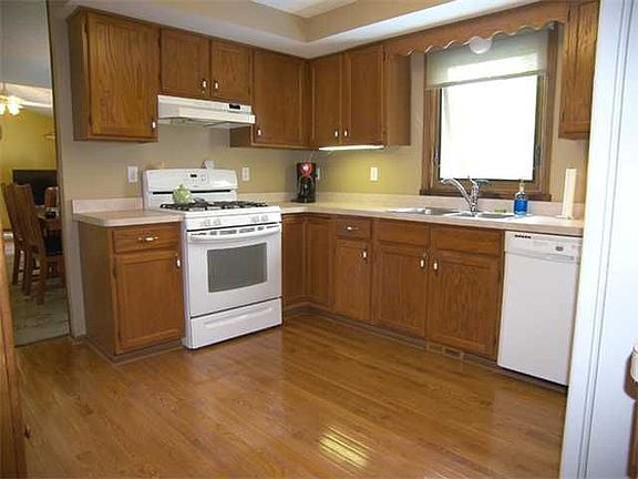 5th image of 13 Summer Hill Dr