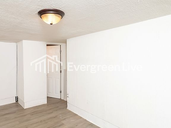 4th image of 217 Victoria Dr