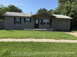 804 Camelot Dr, Moore, OK 73160