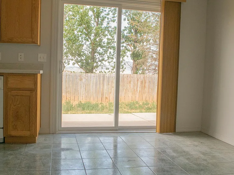 403 W Frontage Rd — Photo 7