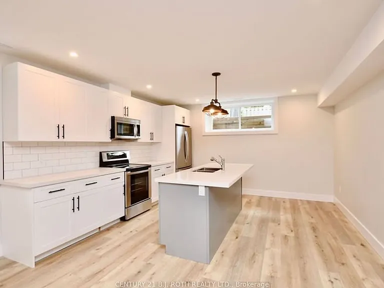 4 Centre St — Photo 7