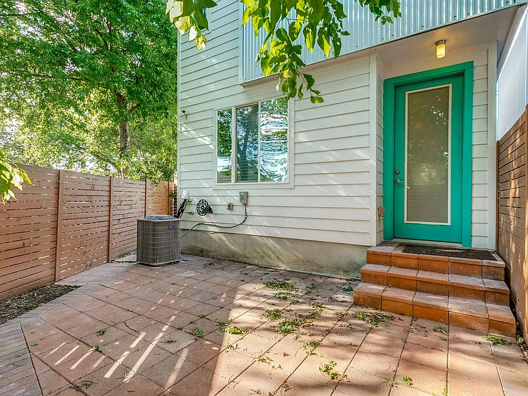 330 Clay St #24 — Photo 24