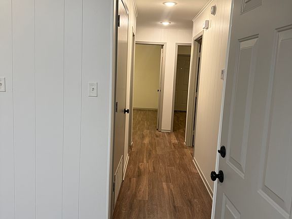 3rd image of 2925-2927 Greenhills Dr