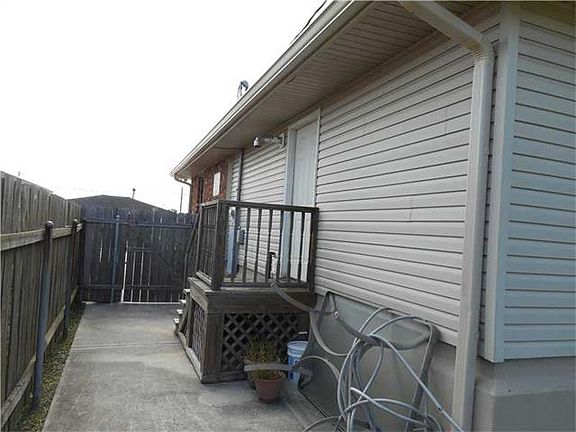3rd image of 1853 Redwood Dr
