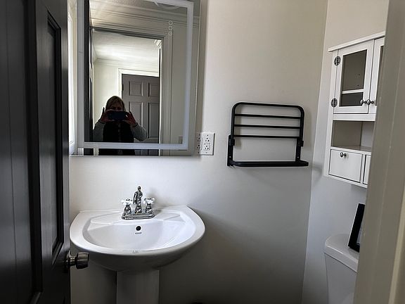 Lighted mirrors in Both baths