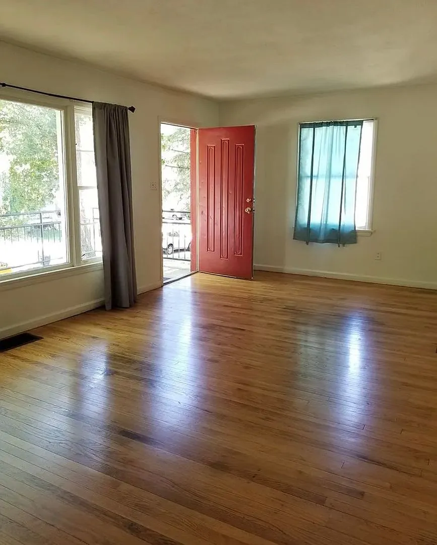 4BR 2BA - Walk to campus! Available August 1 2027 — Photo 2