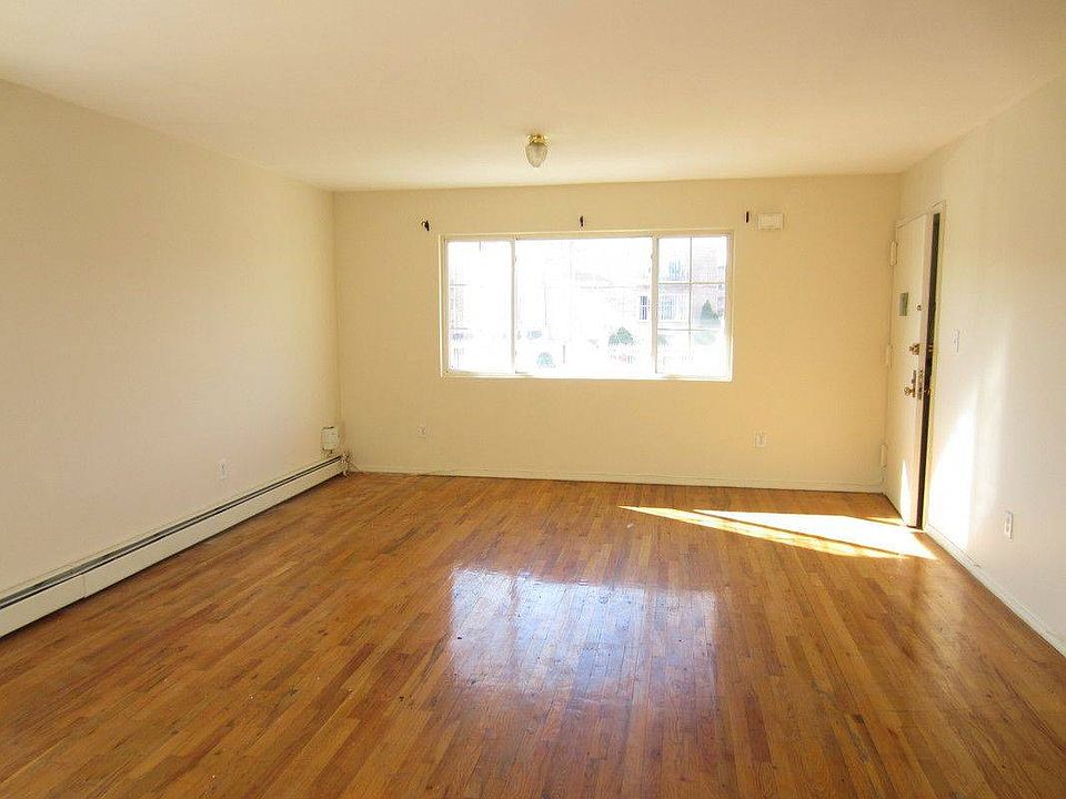 1st image of 995 E 58th St #1