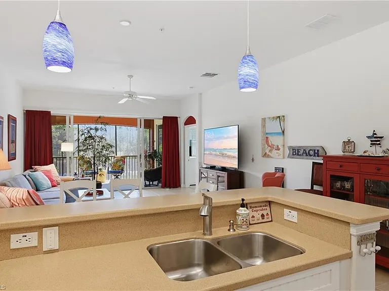 8601 Piazza Del Lago Cir #203 — Photo 14