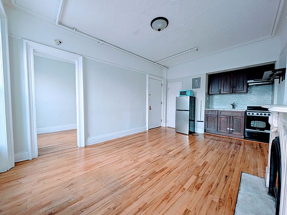 2nd image of 34 Sterling Pl #2R