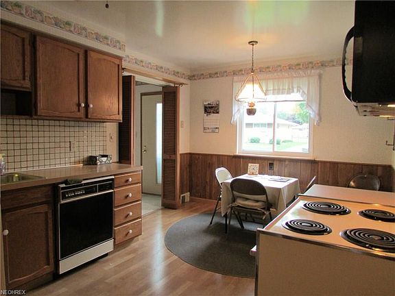 3rd image of 6683 Crenshaw Dr