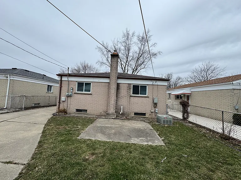 5722 Centralia St — Photo 14