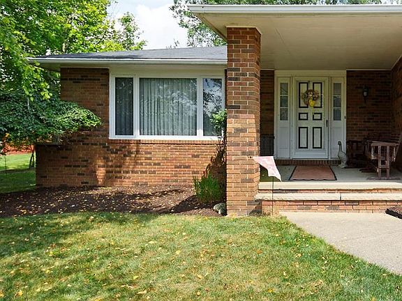 3rd image of 3272 Helen Dr