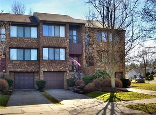 876 Fairways Dr, Oakmont, PA 15139