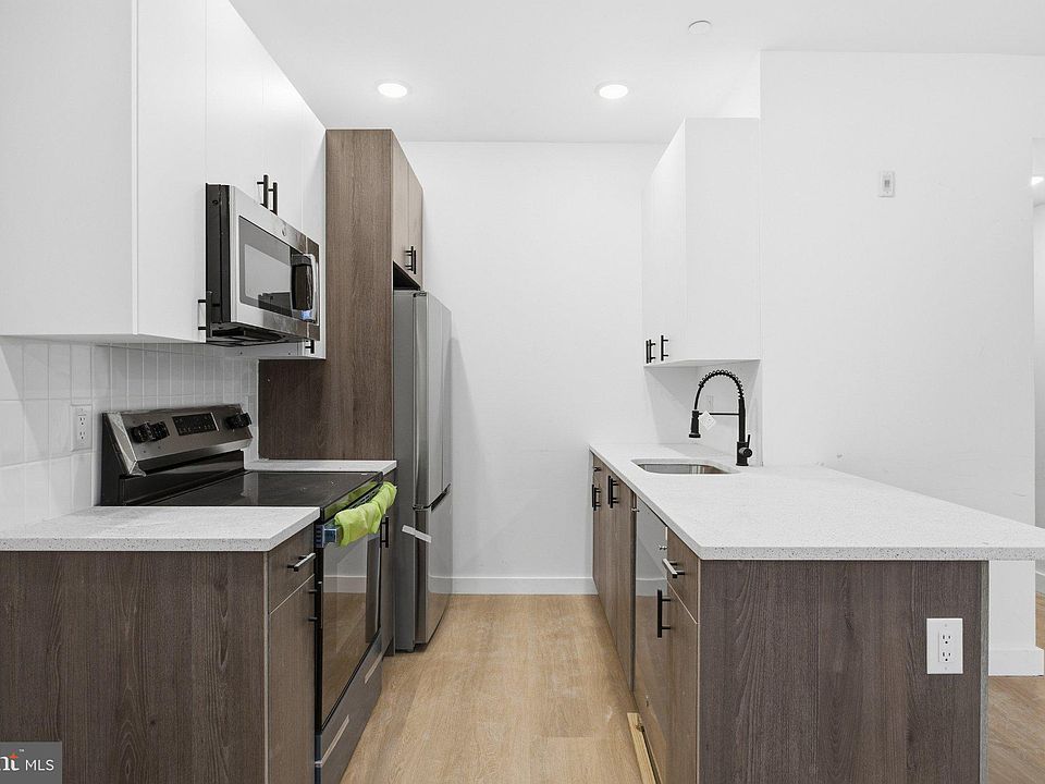 1st image of 1902 W Diamond St #2