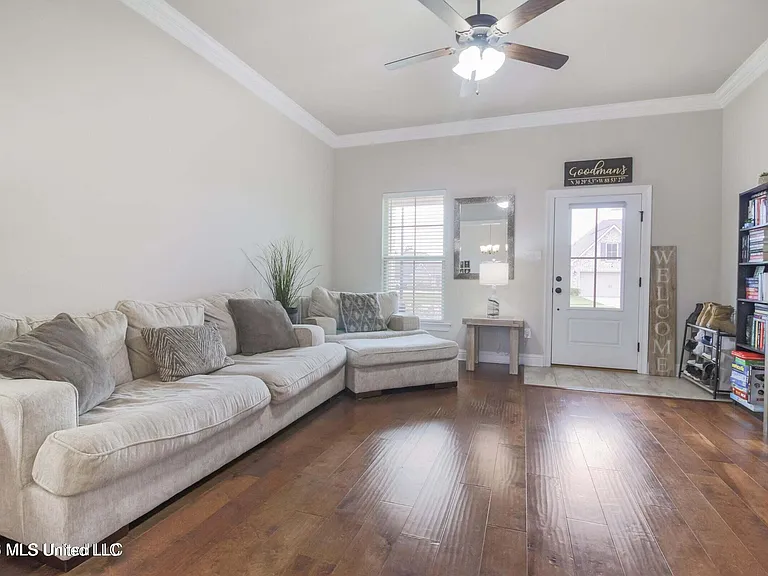 3700 Victor Ln — Photo 3