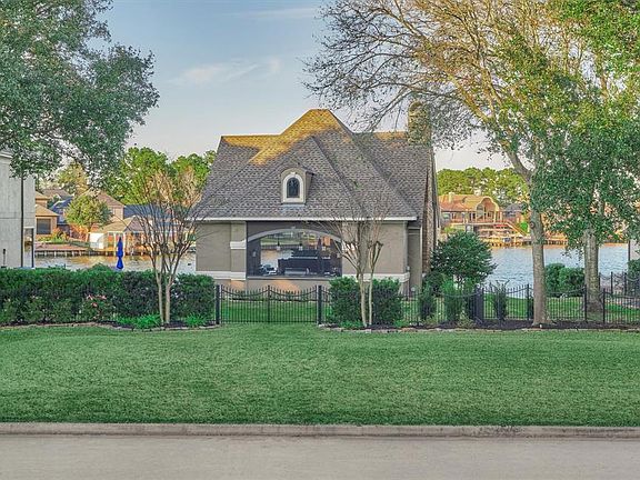 Peaceful water views are even provided from the driveway.