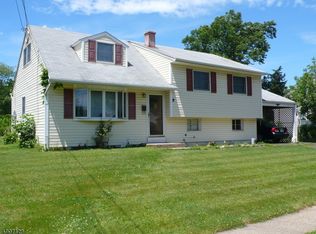 18 Thomas Rd, Somerset, NJ 08873