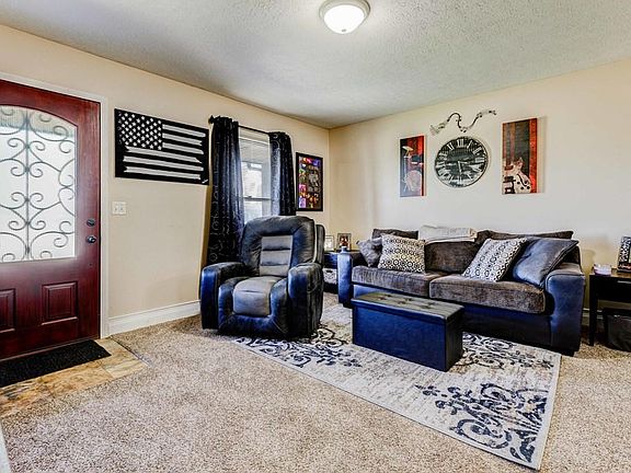 4th image of 2321 Bluff Ave