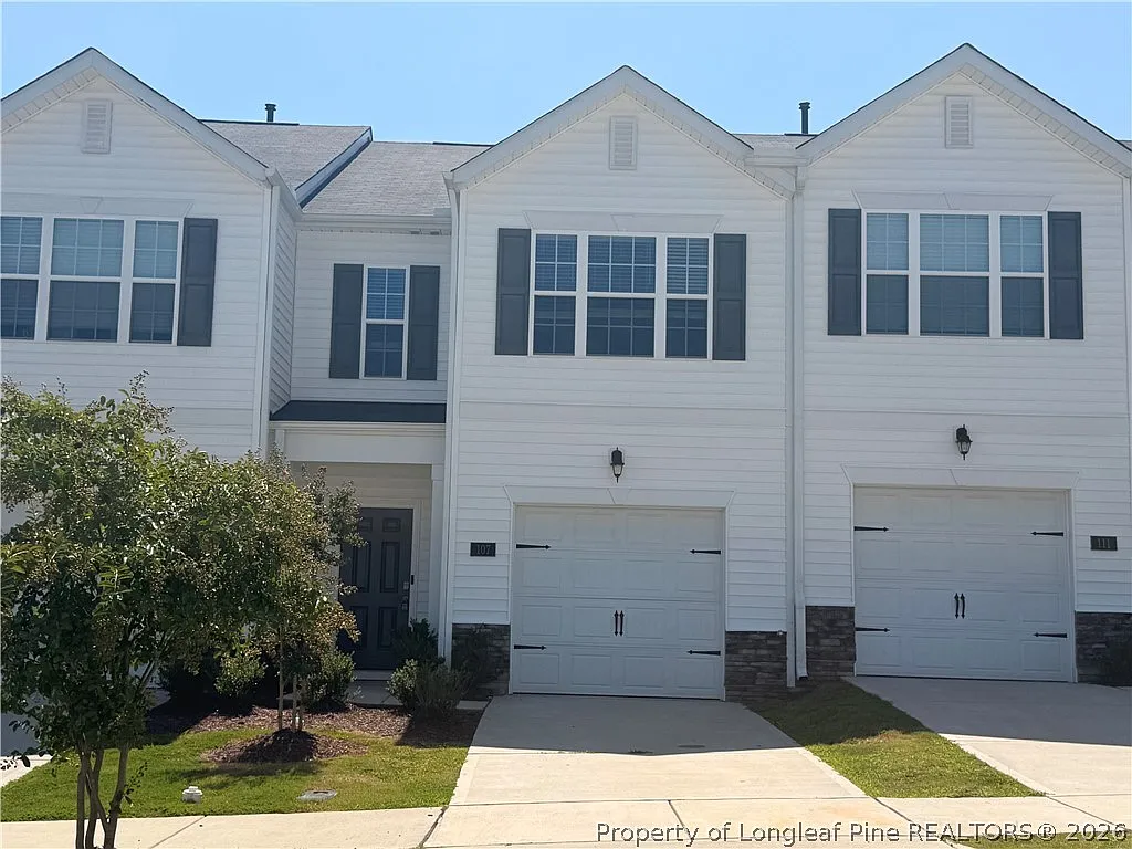 3 bed, 2.5 bath, 1416 sqft, $1,650 — Photo 1