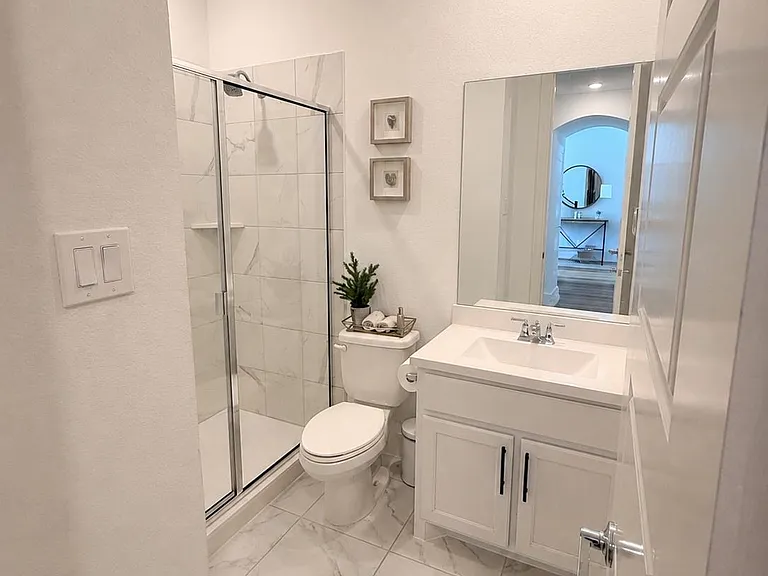 2432 Elm Pl — Photo 6