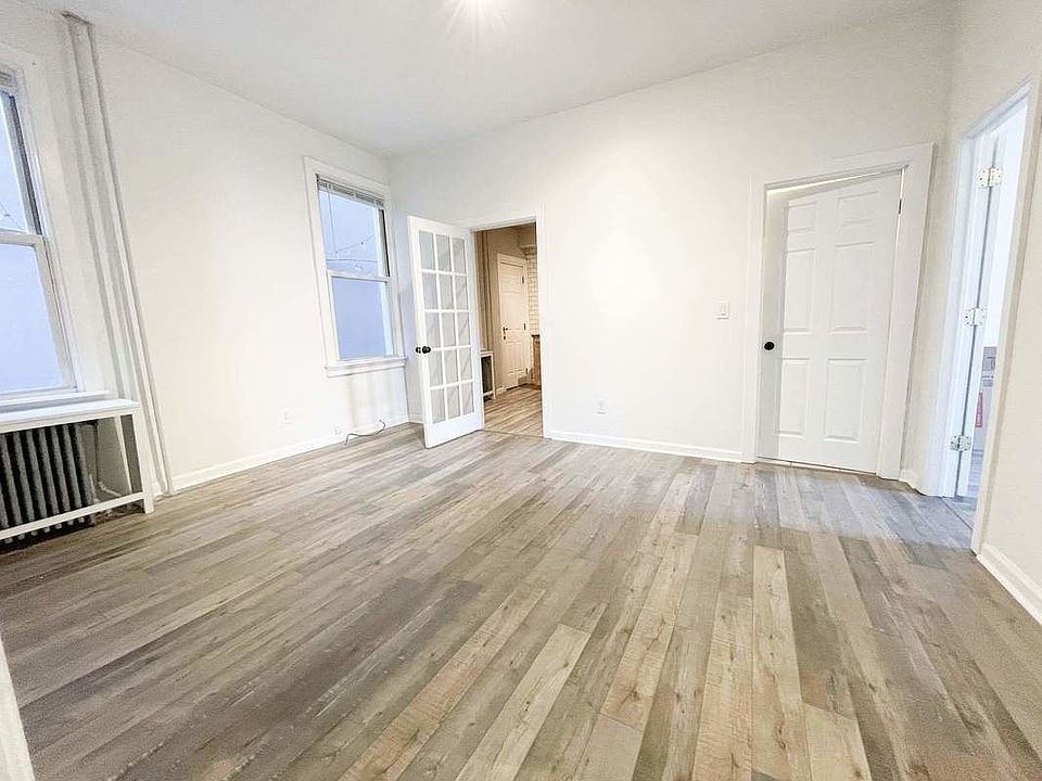 1st image of 160 Metropolitan Ave #2