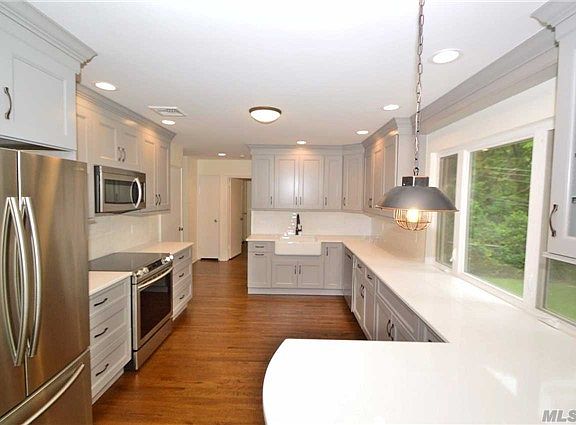 4th image of 16 Jeanette Dr