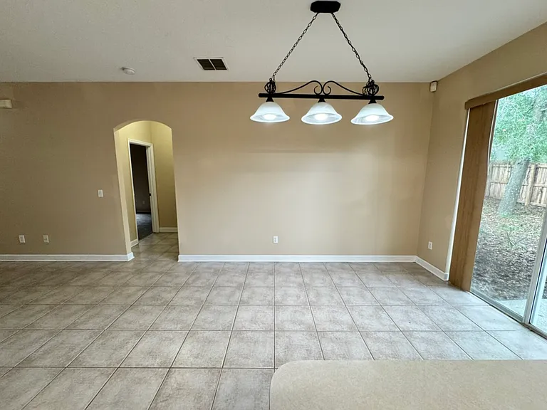 818 Hilly Bend Dr — Photo 6