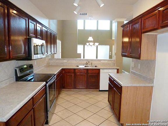 3rd image of 735 Pinafore St