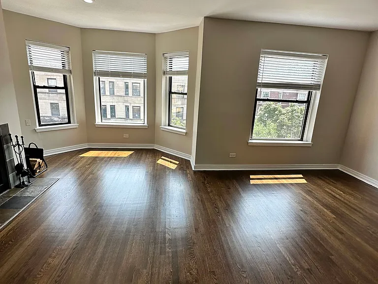 920 W Belle Plaine Ave — Photo 1
