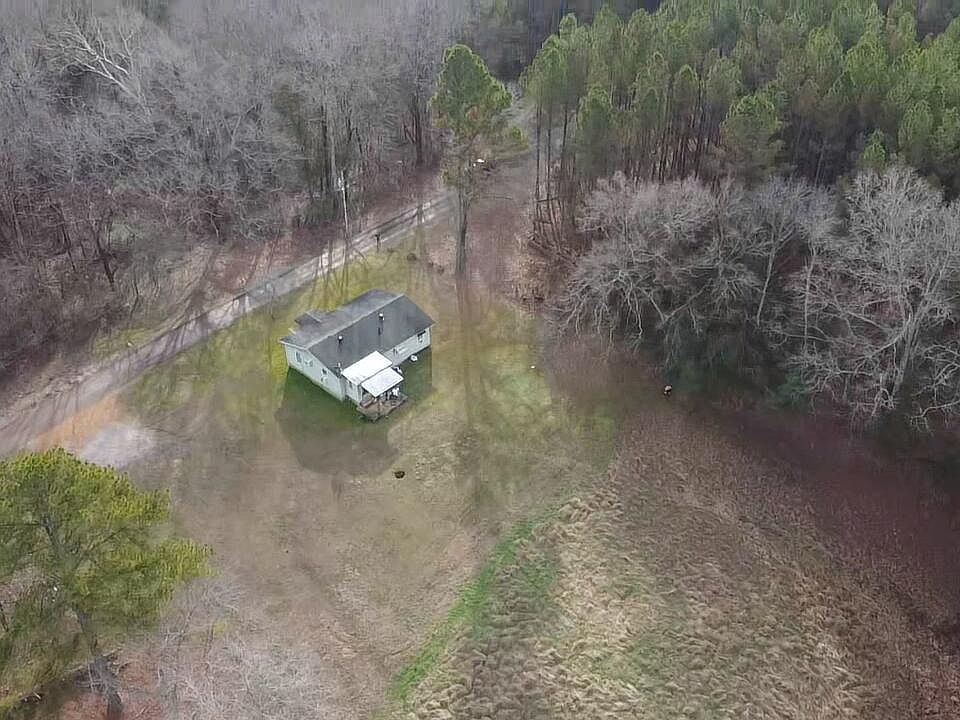 1st image of 395 Ames Ln