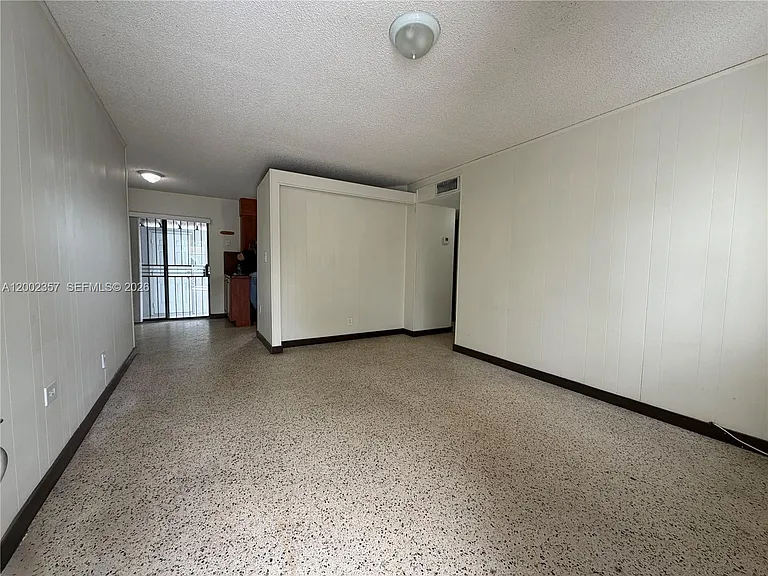 251 SW 69th Ave — Photo 6
