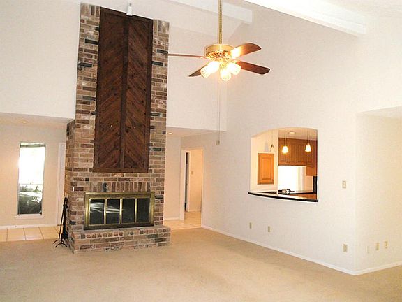 WARM, COMFORTABLE FAMILY ROOM