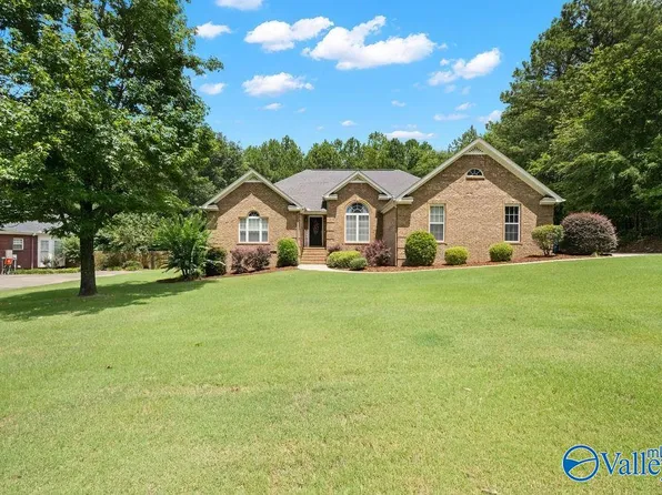 103 Sweetwater Ln, Rainbow City, AL 35906