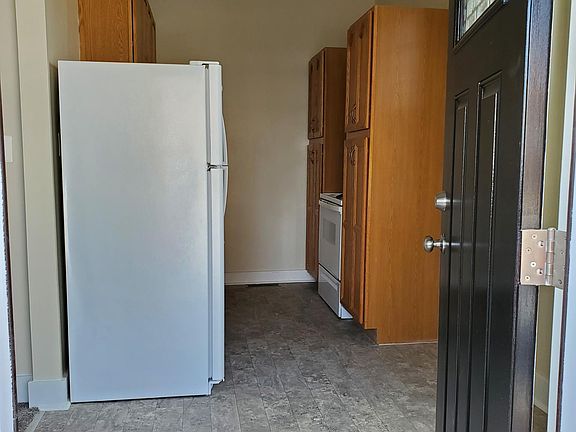 Entrance to apartment/kitchen