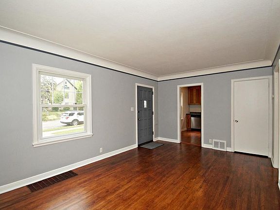 3rd image of 3507 3rd St NE