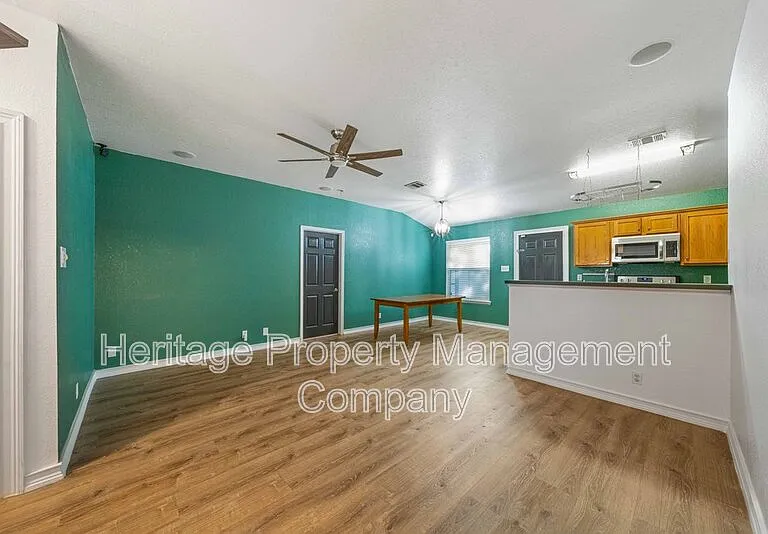 719 Eagle Trl — Photo 9