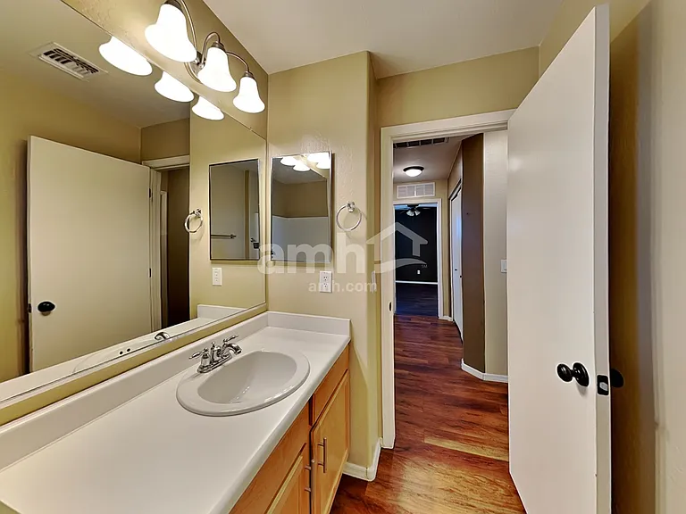 5332 W Jones Ave — Photo 15